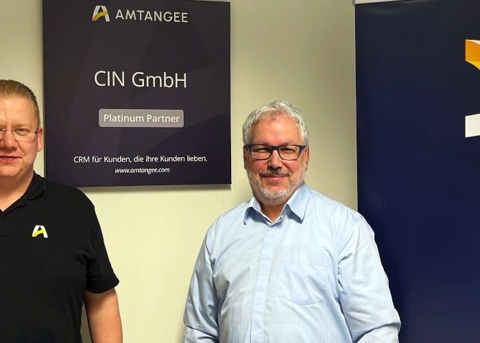 CRM in Berlin: Platinum Partnerschaft (v. li.): Moritz Dommert (Head of Sales, AMTANGEE) und Torsten Fechner (Geschäftsführer von CIN).