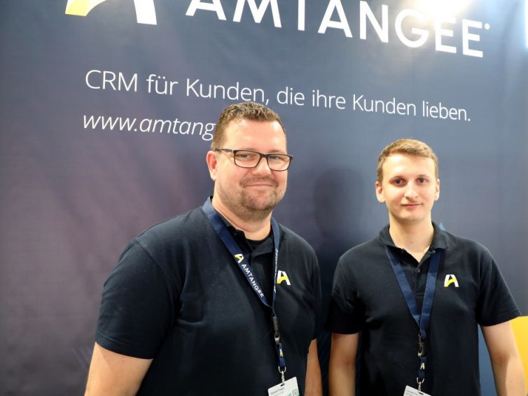 Robert Fraatz und Lucas Firl am Stand von AMTANGEE auf der JTL-Connect 2024 (940x705)